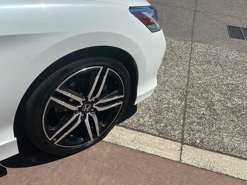 Used 2017 Honda Accord Touring image 23