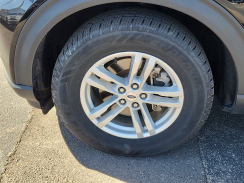 Used 2023 Ford Explorer XLT w/ Equipment Group 202A image 7