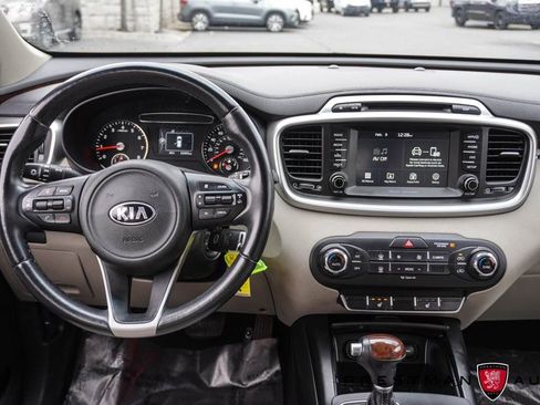 Used 2018 Kia Sorento LX image 2