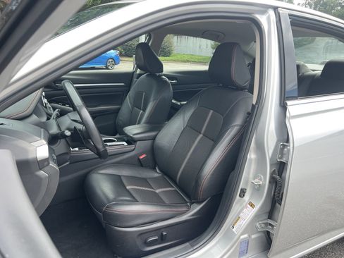 Used 2024 Nissan Altima 2.5 SR FWD image 16