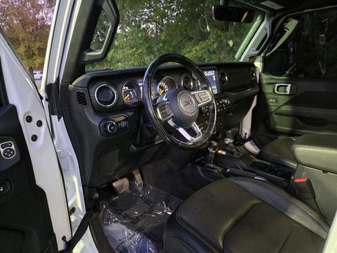 Used 2019 Jeep Wrangler Unlimited Sahara image 20