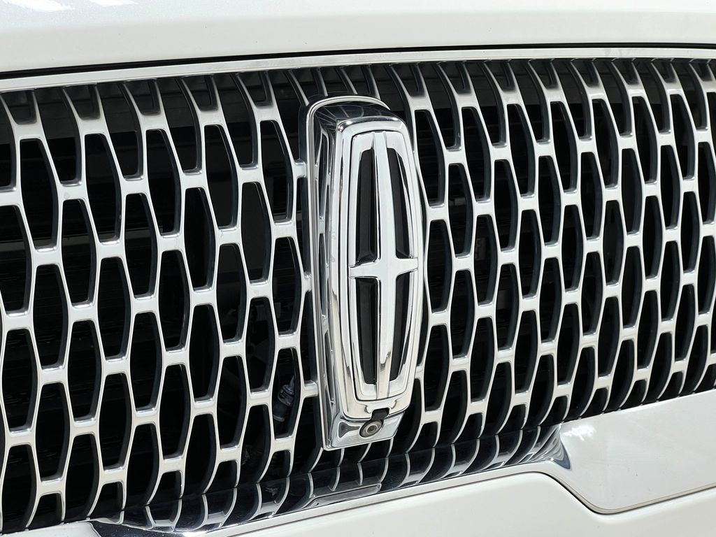 Used 2020 Lincoln Aviator Reserve w/ Elements Package Plus AWD/4WD image 39