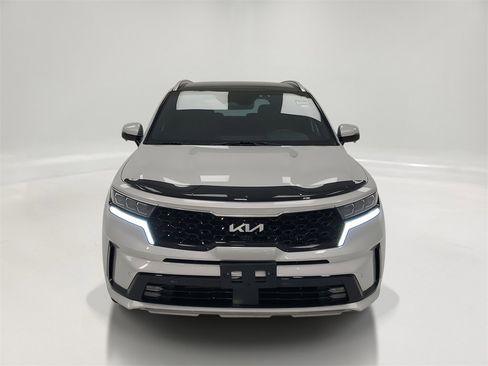 Used 2022 Kia Sorento SX Prestige w/ Panoramic Sunroof Package image 2