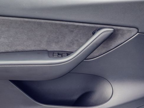 Used 2022 Tesla Model Y Performance image 13