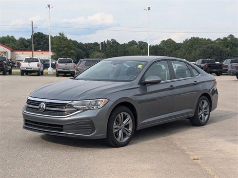 Used 2024 Volkswagen Jetta SE image 7