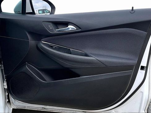 Used 2018 Chevrolet Cruze LS image 19