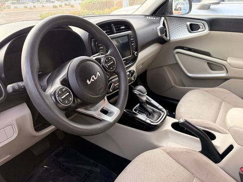 Used 2023 Kia Soul LX w/ LX Technology Package FWD image 18
