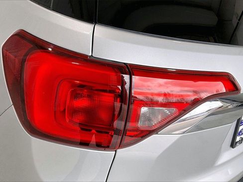 Used 2018 GMC Acadia SLT image 29