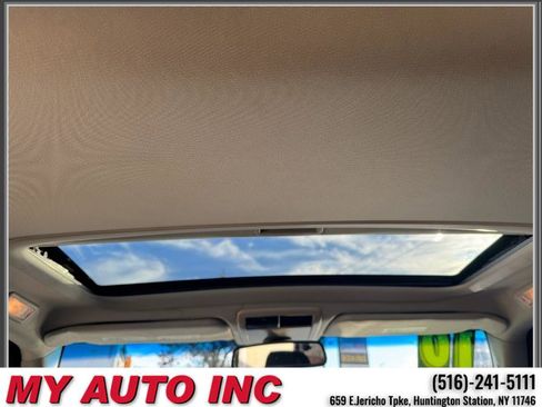 Used 2010 Jeep Commander Sport w/ Sun/Sound Group image 15