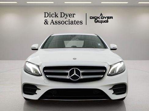 Used 2017 Mercedes-Benz E 300 4MATIC image 8