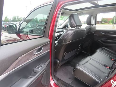 Used 2023 Jeep Grand Cherokee Limited AWD/4WD image 23