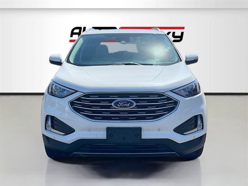 Used 2024 Ford Edge Titanium image 2