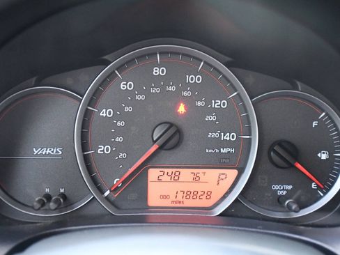 Used 2013 Toyota Yaris LE FWD image 31