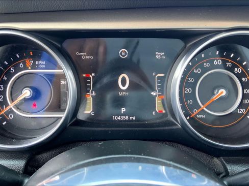 Used 2018 Jeep Wrangler Unlimited Sahara AWD/4WD image 25