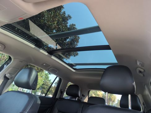 Used 2019 Volkswagen Atlas SE w/ Panoramic Sunroof Package FWD image 27
