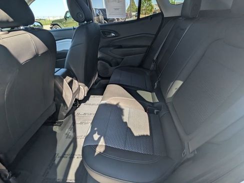 Used 2025 Chevrolet Trax LT w/ LT Convenience Package image 11