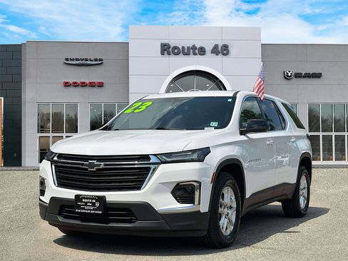 Used 2023 Chevrolet Traverse LS AWD/4WD image 2