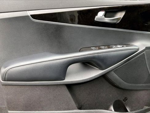 Used 2018 Kia Sorento LX image 15