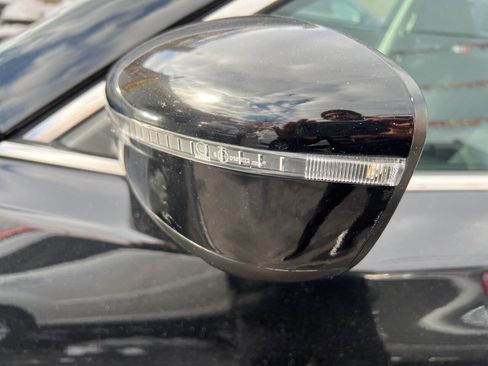 Used 2016 Nissan Rogue SV image 11