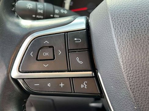 Used 2021 Toyota Highlander LE image 20