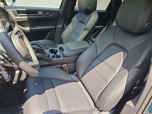 New 2025 Porsche Cayenne GTS image 5