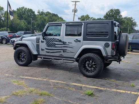 Used 2018 Jeep Wrangler Unlimited Sport AWD/4WD image 5