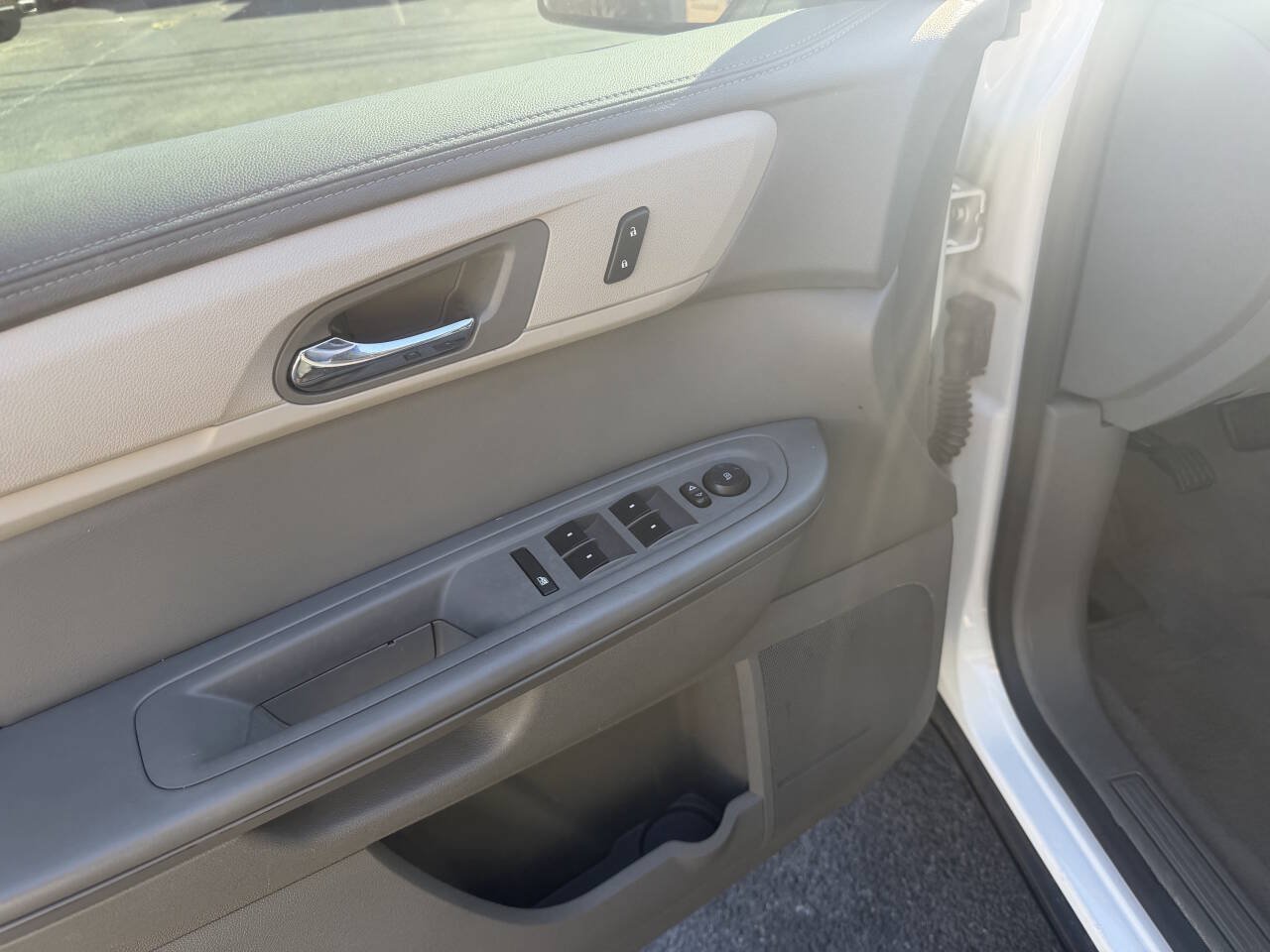 Used 2017 Chevrolet Traverse LS FWD image 8