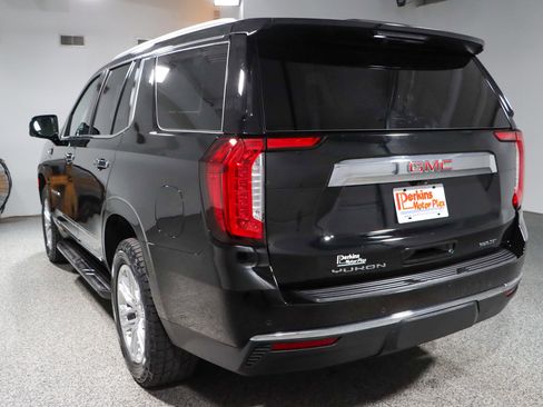 Used 2023 GMC Yukon SLT w/ SLT Luxury Package AWD/4WD image 9