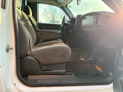 Used 2007 Chevrolet Silverado 1500 W/T w/ Snow Plow Prep Package image 20