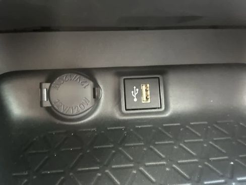 Used 2025 Toyota RAV4 LE FWD image 17