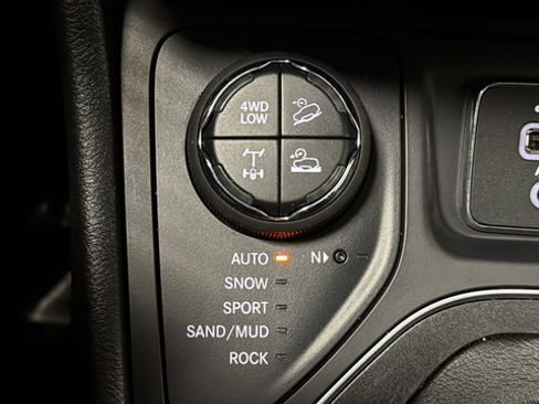 Used 2022 Jeep Cherokee Trailhawk w/ Trailer Tow Group AWD/4WD image 30