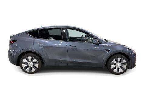 Certified 2023 Tesla Model Y AWD image 7