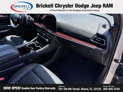 Used 2025 Chevrolet Traverse Z71 AWD/4WD image 14