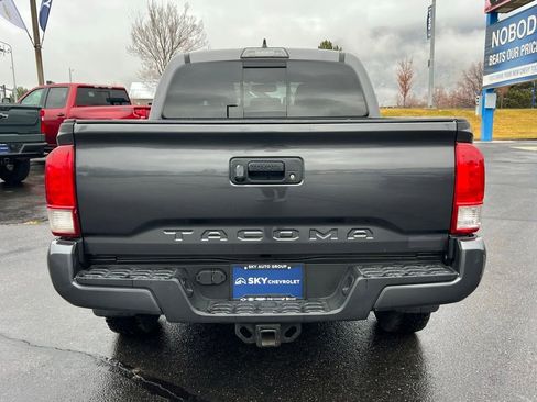 Used 2017 Toyota Tacoma SR5 image 11