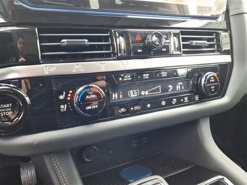 New 2026 Nissan Pathfinder Platinum image 12