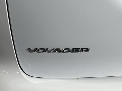Used 2022 Chrysler Voyager LX FWD image 22