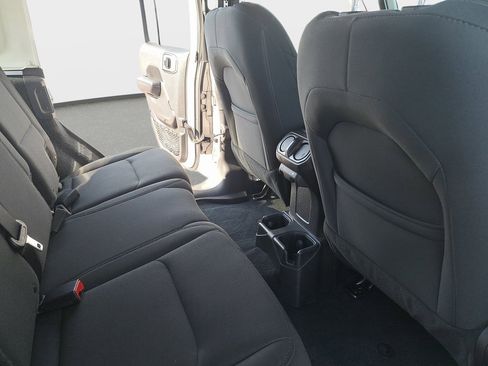 Used 2018 Jeep Wrangler Unlimited Sport S image 12