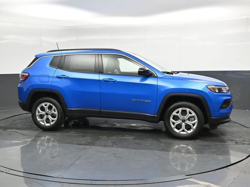 New 2025 Jeep Compass Latitude image 3
