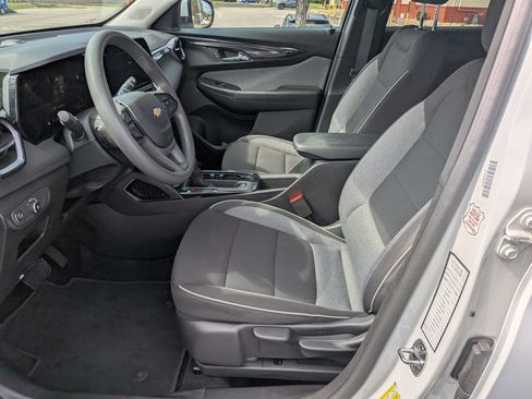 Used 2025 Chevrolet TrailBlazer LT AWD/4WD image 14