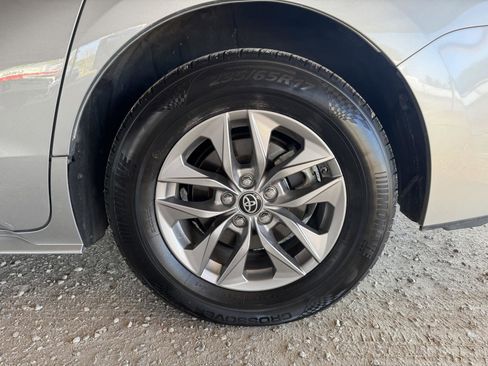 Used 2024 Toyota Sienna XLE image 42