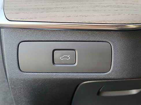 Used 2026 Volvo XC90 B6 Plus w/ Protection Package Premier AWD/4WD image 22