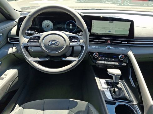 Certified 2023 Hyundai Elantra SEL w/ Convenience Package FWD image 11