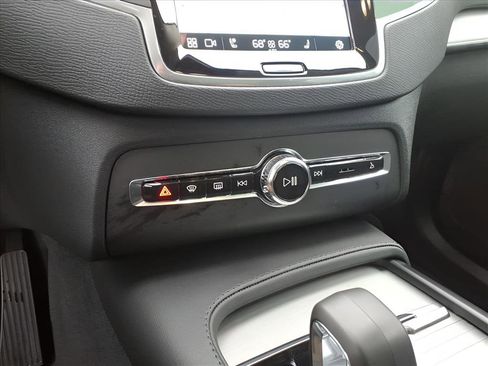 Used 2024 Volvo XC90 B5 Core w/ Protection Package Premier image 16