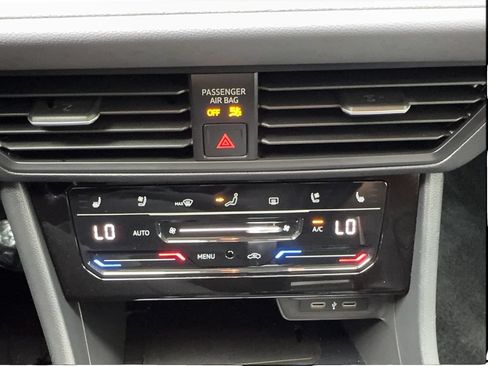 Used 2025 Volkswagen Jetta SEL FWD image 46
