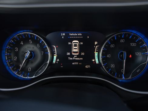 Used 2023 Chrysler Pacifica Touring-L image 22