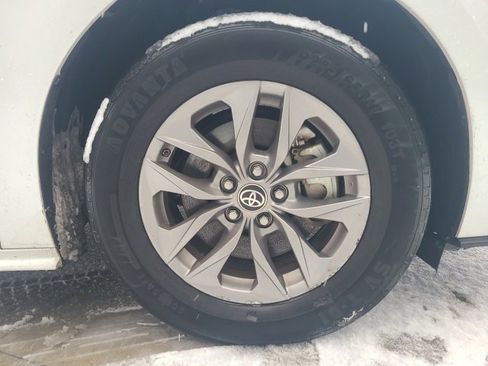 Used 2023 Toyota Sienna XLE image 9