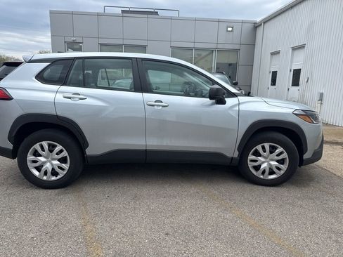 Used 2023 Toyota Corolla Cross L image 2