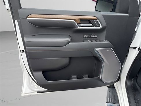 Used 2024 Chevrolet Silverado 1500 High Country image 6