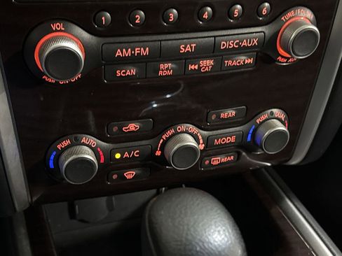 Used 2015 Nissan Pathfinder Platinum w/ Family Entertainment Package AWD/4WD image 17