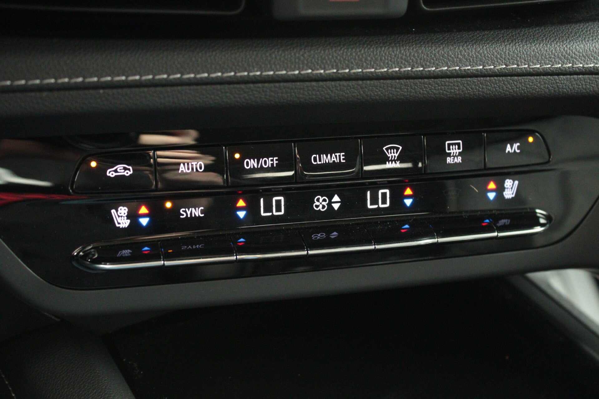 Used 2022 Buick Envision Avenir w/ Technology Package II FWD image 47